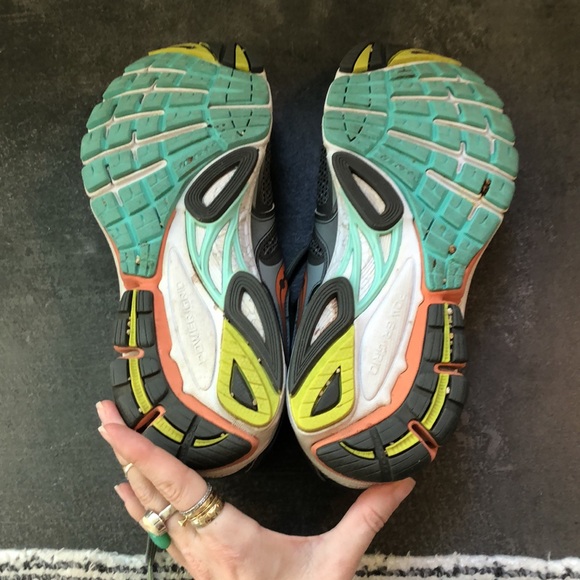 Grouping of designer sneakers - Picture 4 of 13